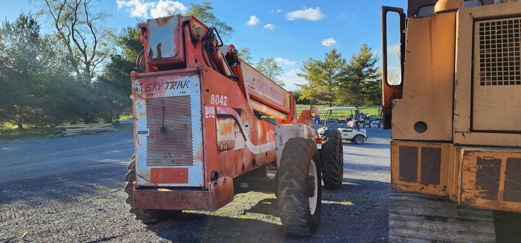 SkyTrak B8042 Telehandler (RUNS) (AS IS)