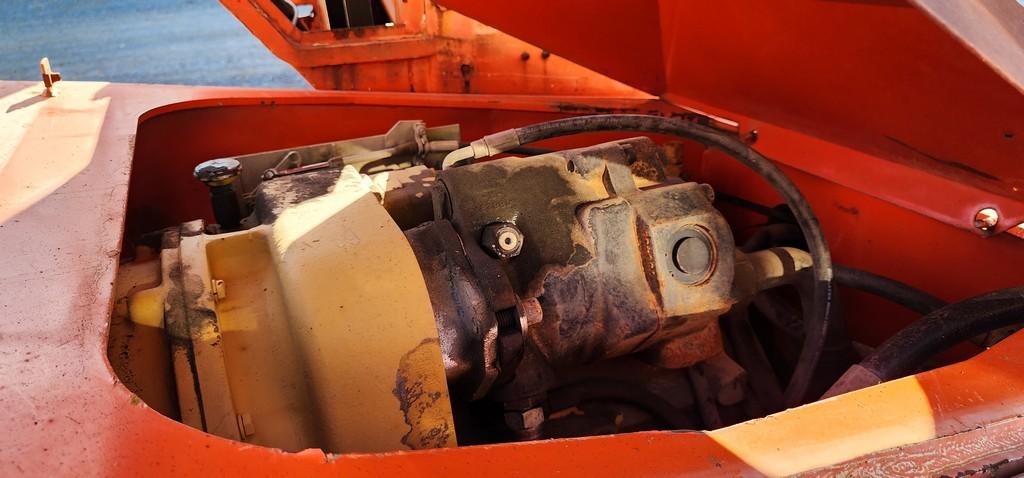 SkyTrak B8042 Telehandler (RUNS) (AS IS)