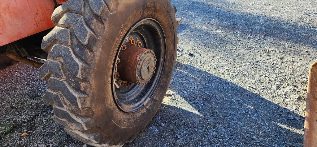 SkyTrak B8042 Telehandler (RUNS) (AS IS)