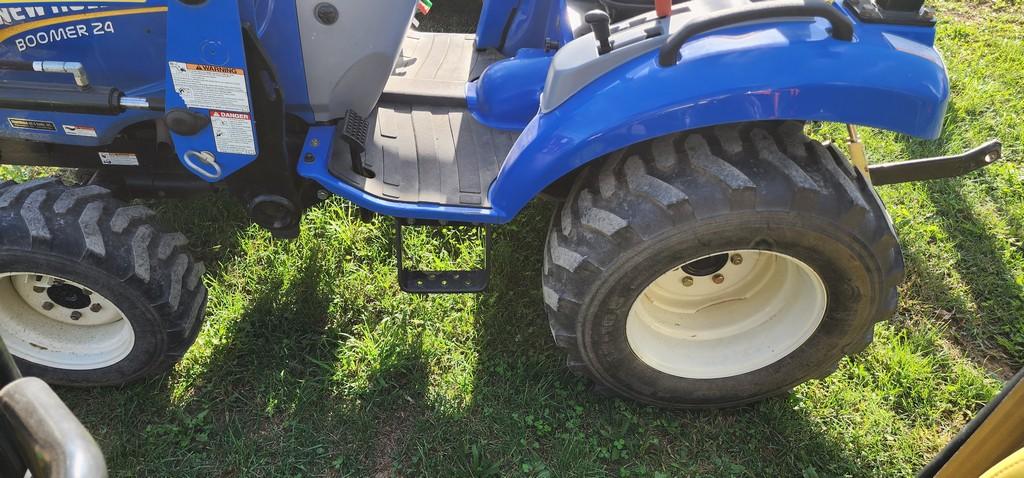 2014 New Holland 24 Tractor W/Loader (RIDE AND DRIVE)