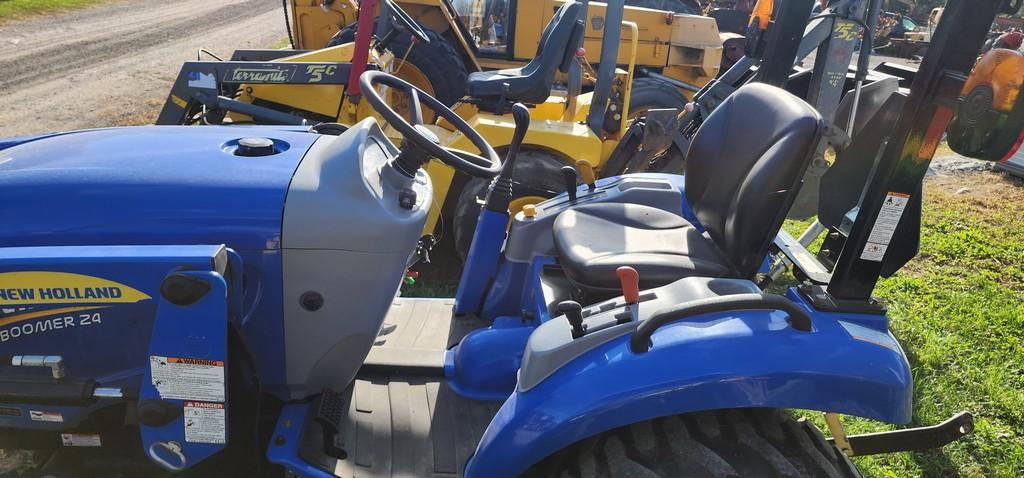 2014 New Holland 24 Tractor W/Loader (RIDE AND DRIVE)