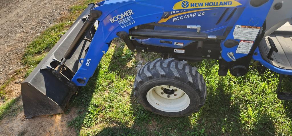 2014 New Holland 24 Tractor W/Loader (RIDE AND DRIVE)