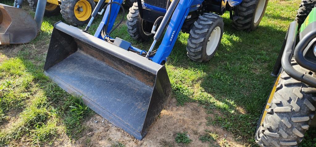 2014 New Holland 24 Tractor W/Loader (RIDE AND DRIVE)