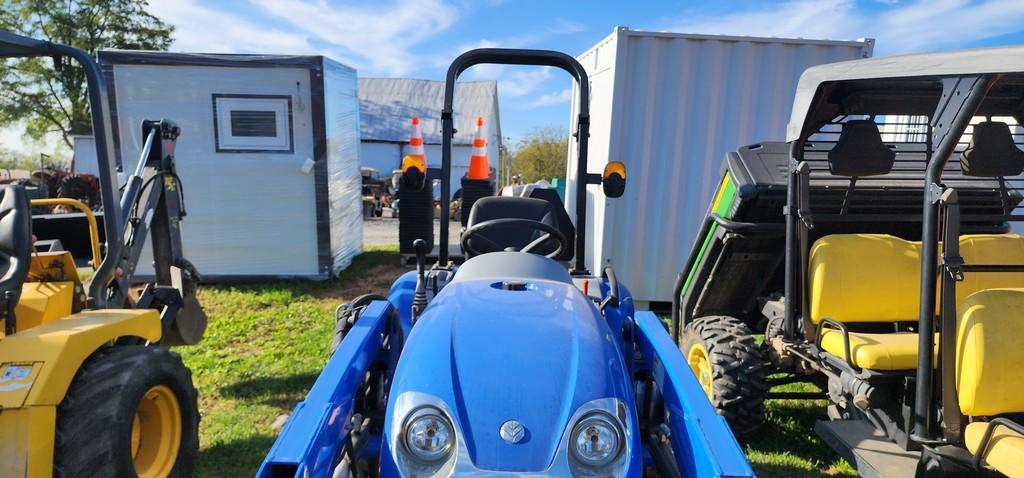 2014 New Holland 24 Tractor W/Loader (RIDE AND DRIVE)