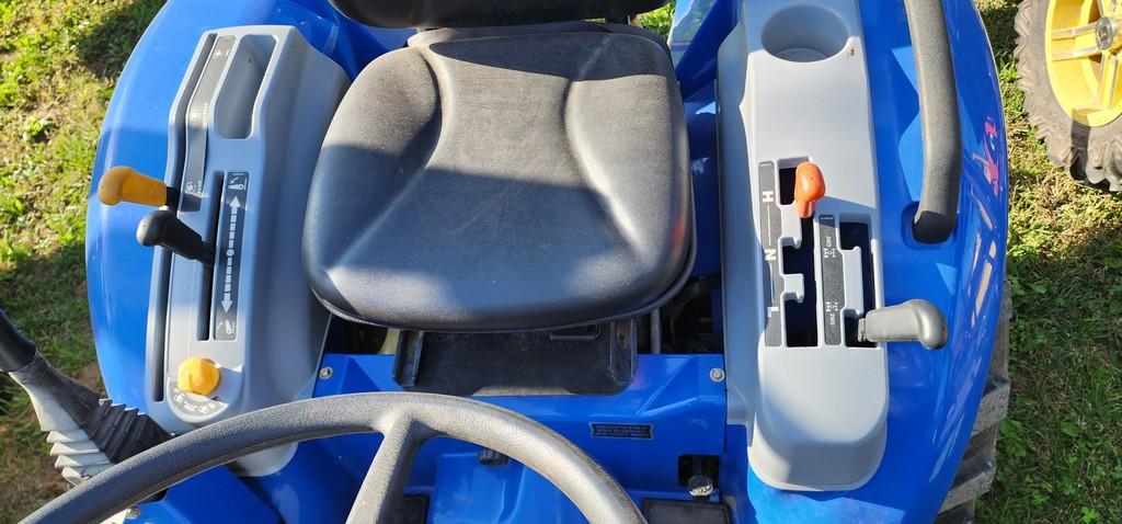2014 New Holland 24 Tractor W/Loader (RIDE AND DRIVE)