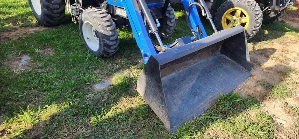 2014 New Holland 24 Tractor W/Loader (RIDE AND DRIVE)