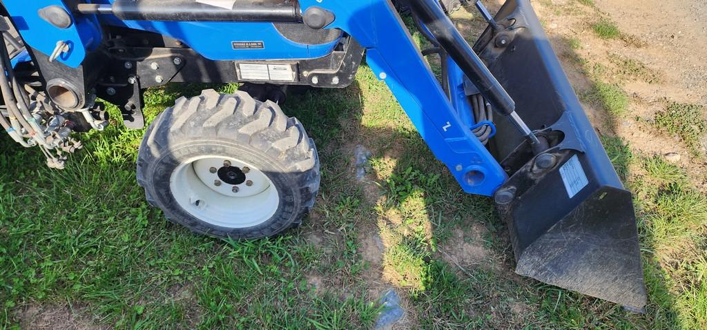 2014 New Holland 24 Tractor W/Loader (RIDE AND DRIVE)