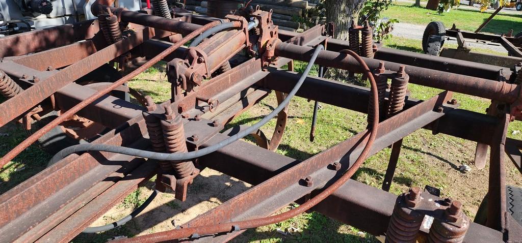 International 10 Tooth Pull Chisel Plow