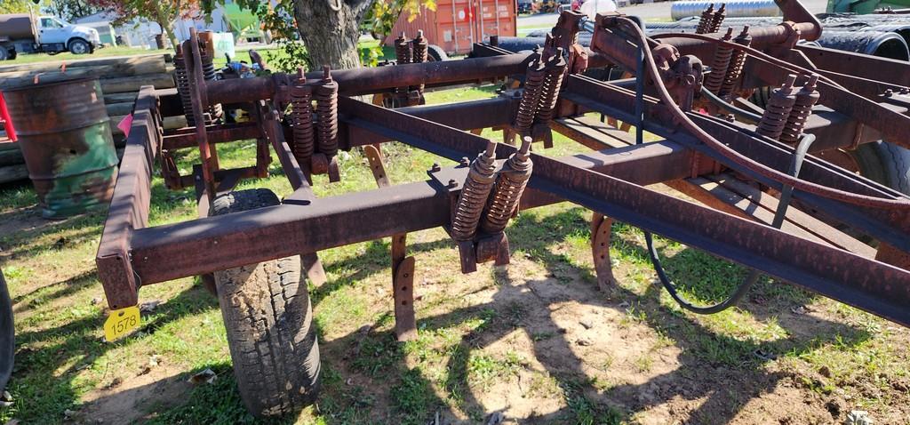 International 10 Tooth Pull Chisel Plow