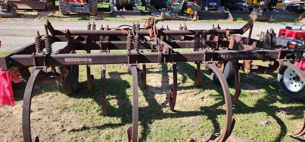 International 10 Tooth Pull Chisel Plow