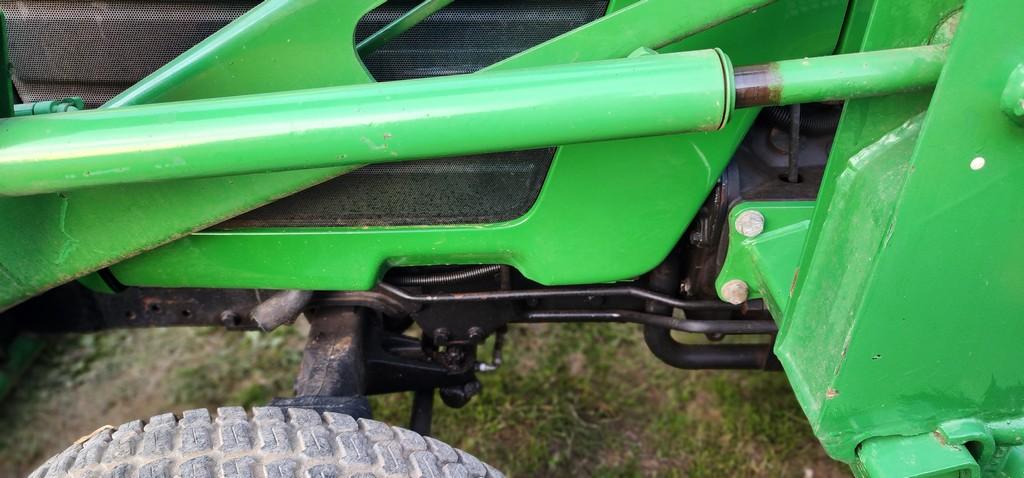 John Deere 4300 Compact Tractor W/Loader (RUNS)