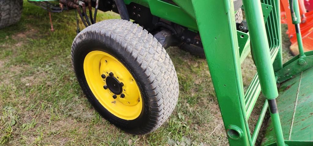 John Deere 4300 Compact Tractor W/Loader (RUNS)