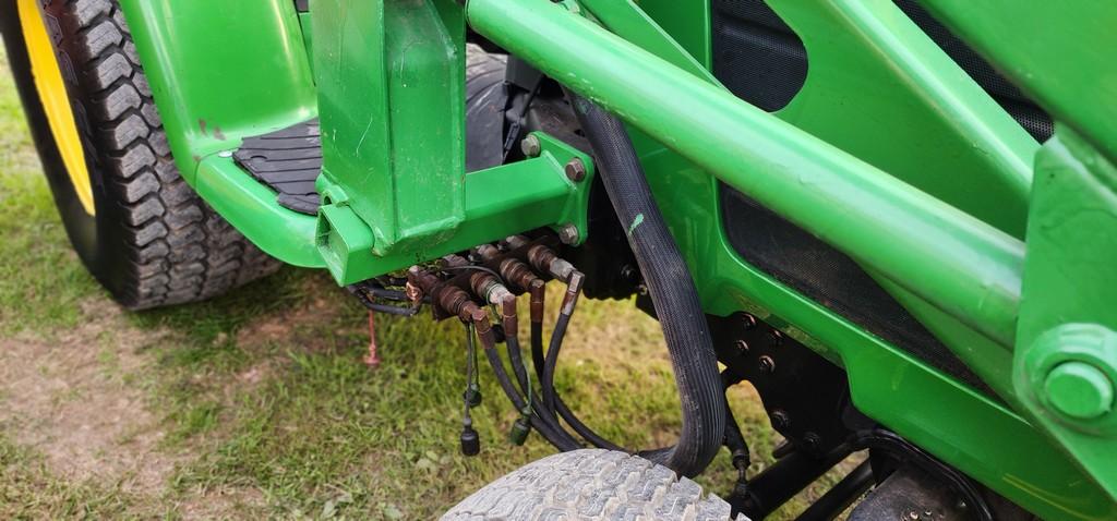 John Deere 4300 Compact Tractor W/Loader (RUNS)
