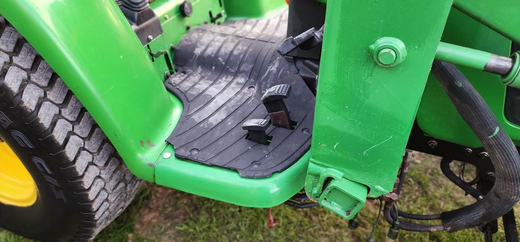 John Deere 4300 Compact Tractor W/Loader (RUNS)