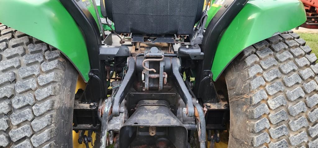 John Deere 4300 Compact Tractor W/Loader (RUNS)