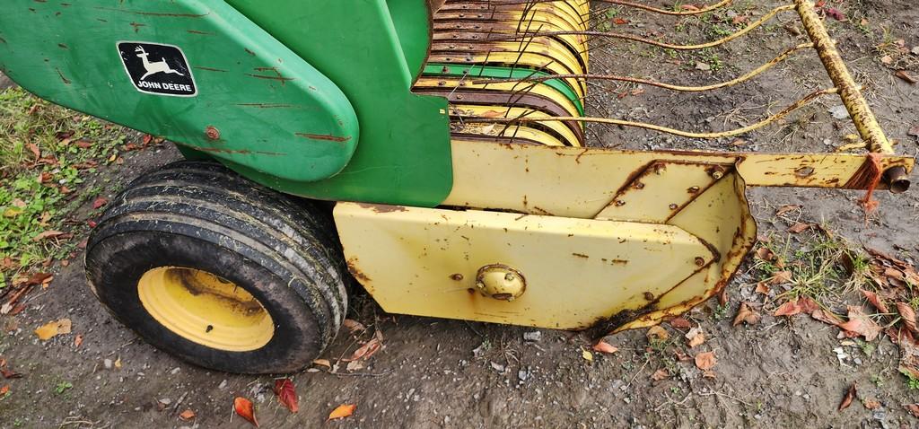 John Deere 338 Square Baler