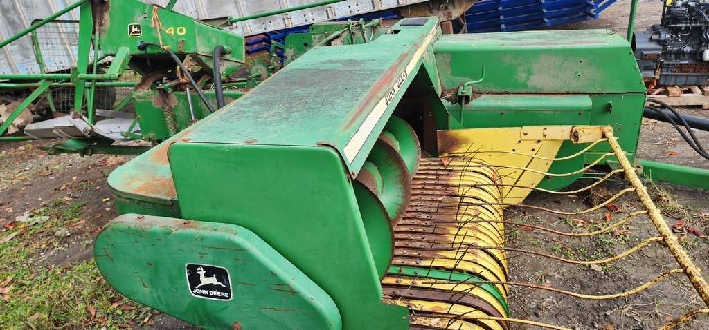 John Deere 338 Square Baler