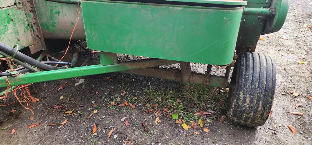 John Deere 338 Square Baler