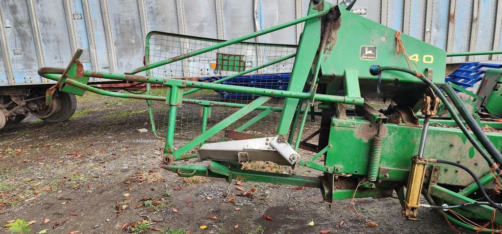 John Deere 338 Square Baler