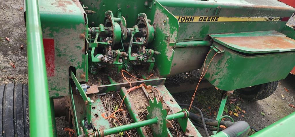 John Deere 338 Square Baler