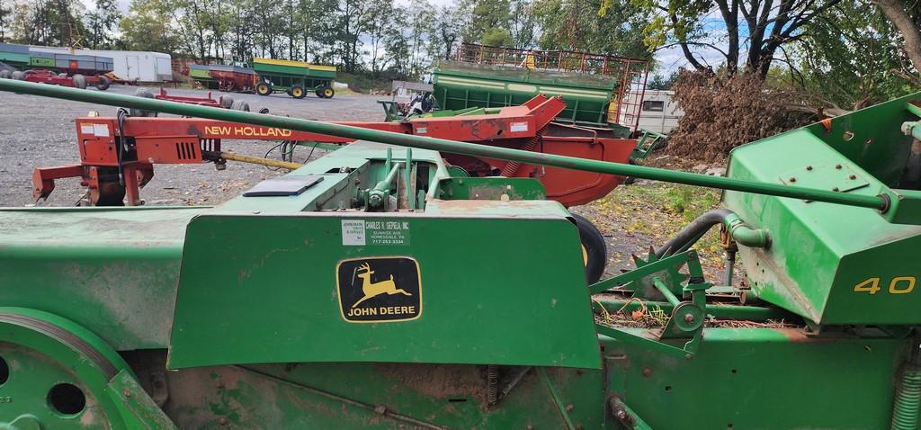 John Deere 338 Square Baler