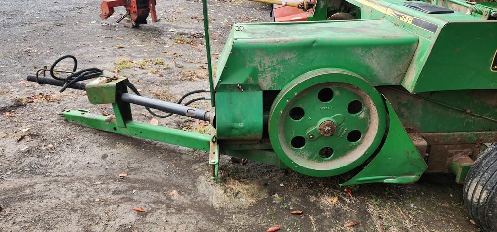 John Deere 338 Square Baler