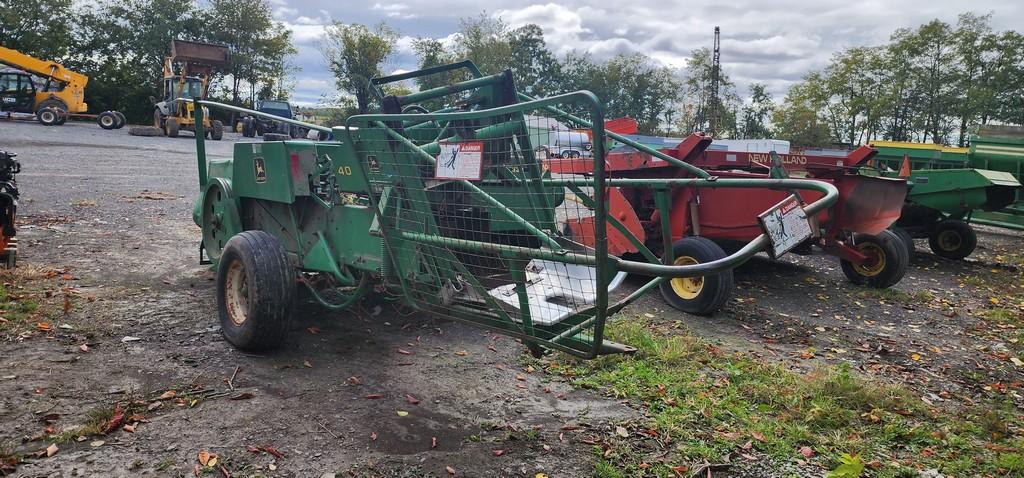 John Deere 338 Square Baler