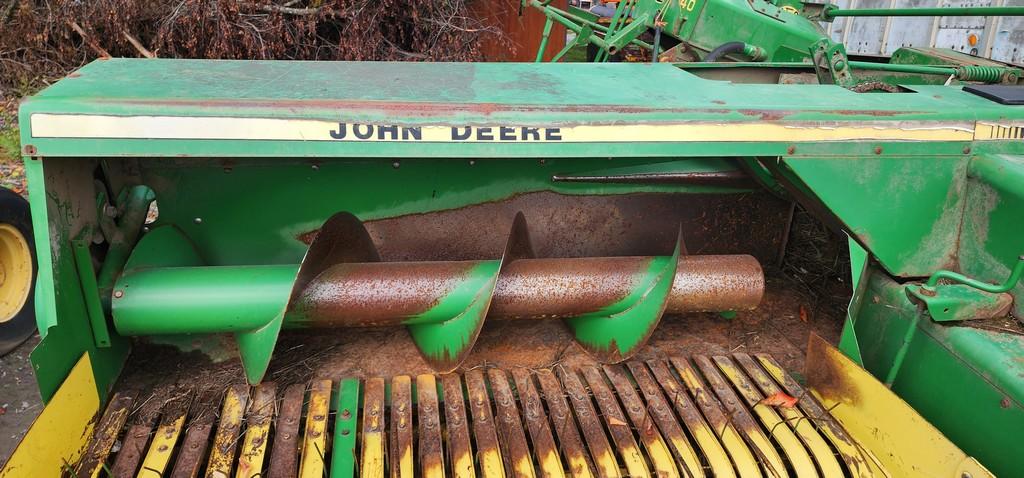 John Deere 338 Square Baler