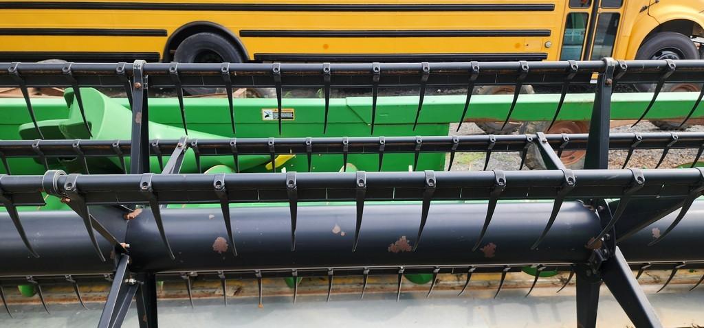 2004 John Deere 625F Hydraflex Grain Head