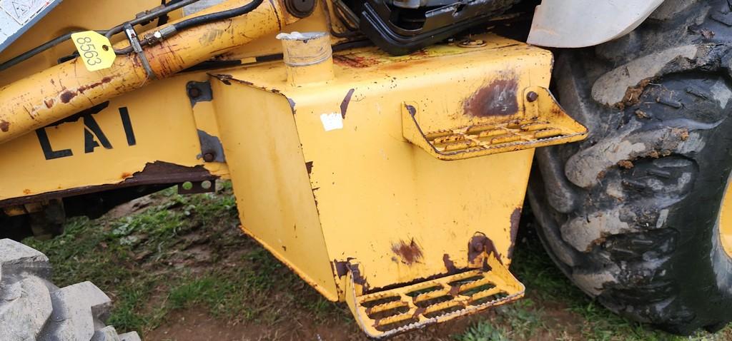 Ford 655E Backhoe (RUNS) (AS IS)