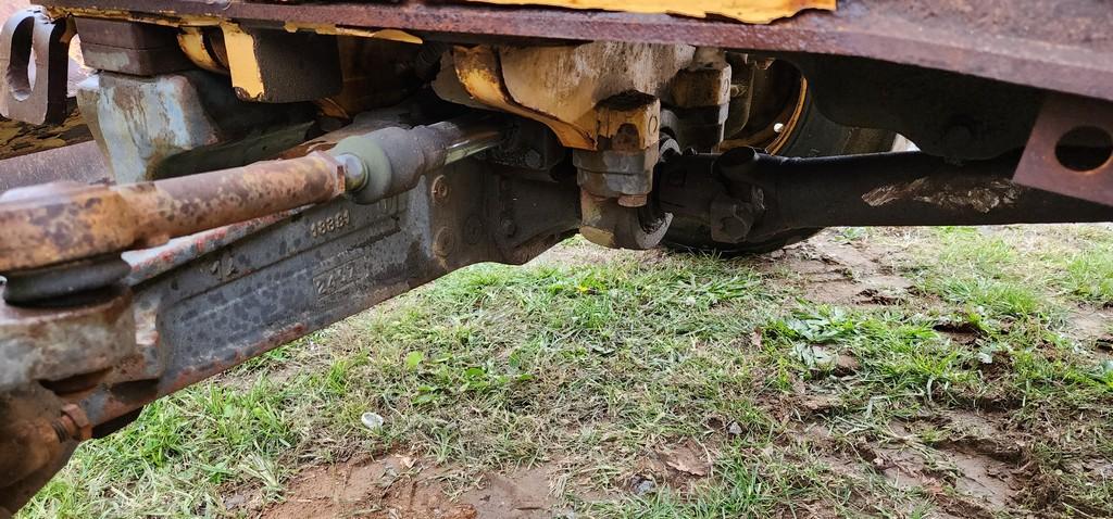 Ford 655E Backhoe (RUNS) (AS IS)