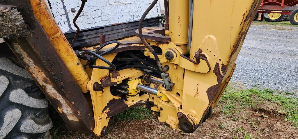 Ford 655E Backhoe (RUNS) (AS IS)