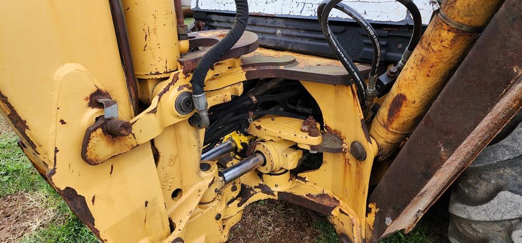 Ford 655E Backhoe (RUNS) (AS IS)