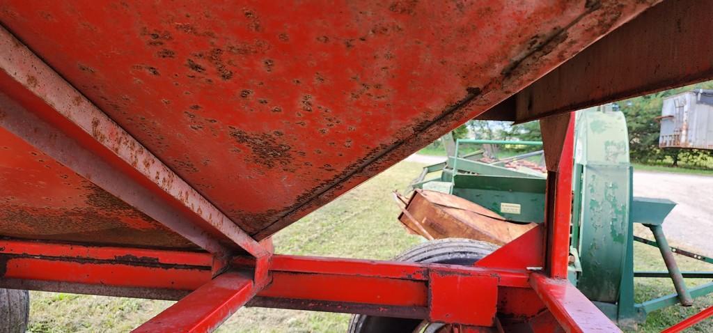 Ficklin 231 Gravity Wagon