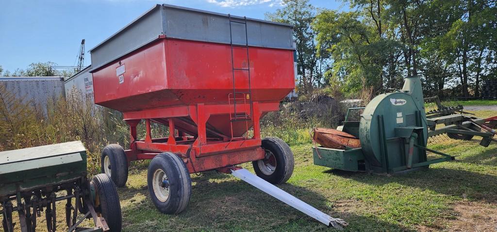 Ficklin 231 Gravity Wagon