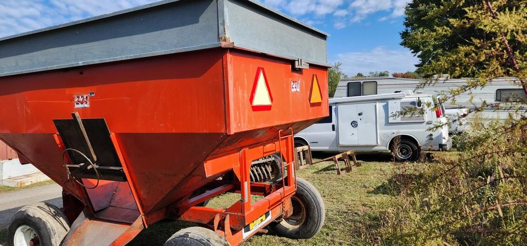 Ficklin 231 Gravity Wagon