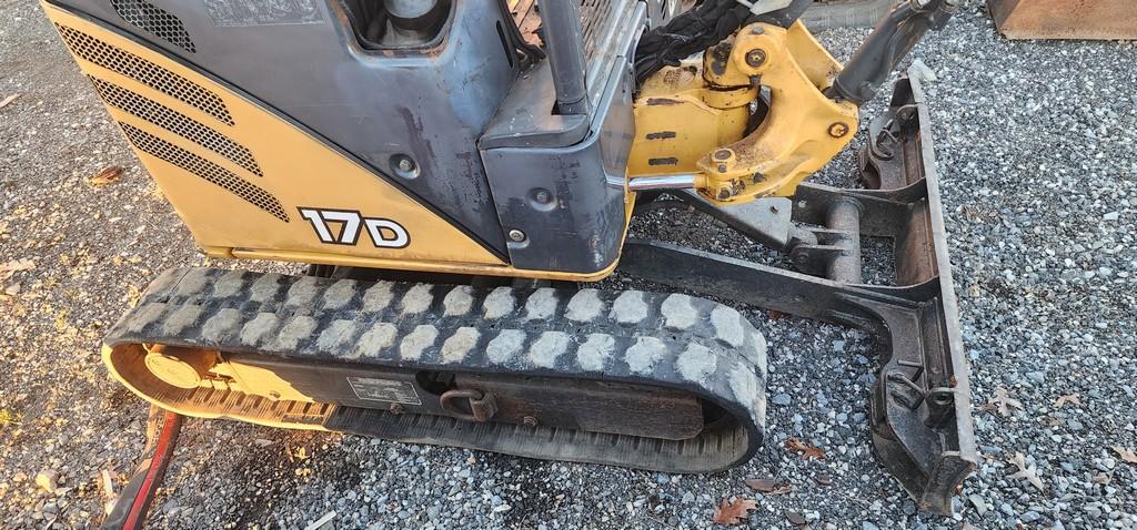 2011 John Deere 17D Mini Excavator (RIDE AND DRIVE)