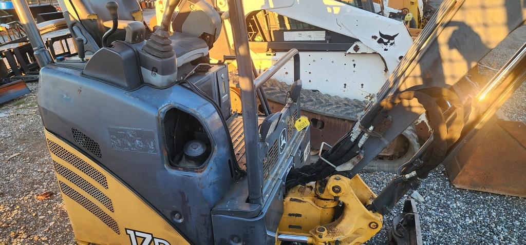 2011 John Deere 17D Mini Excavator (RIDE AND DRIVE)