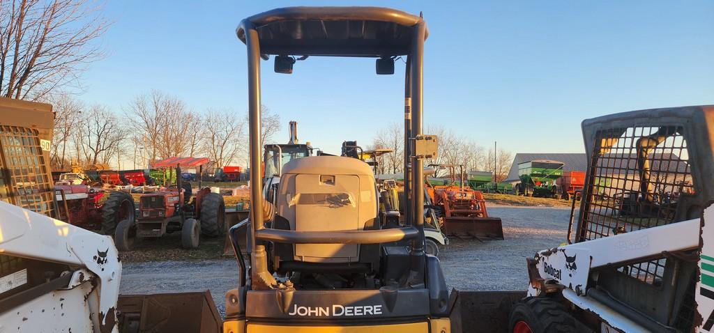 2011 John Deere 17D Mini Excavator (RIDE AND DRIVE)