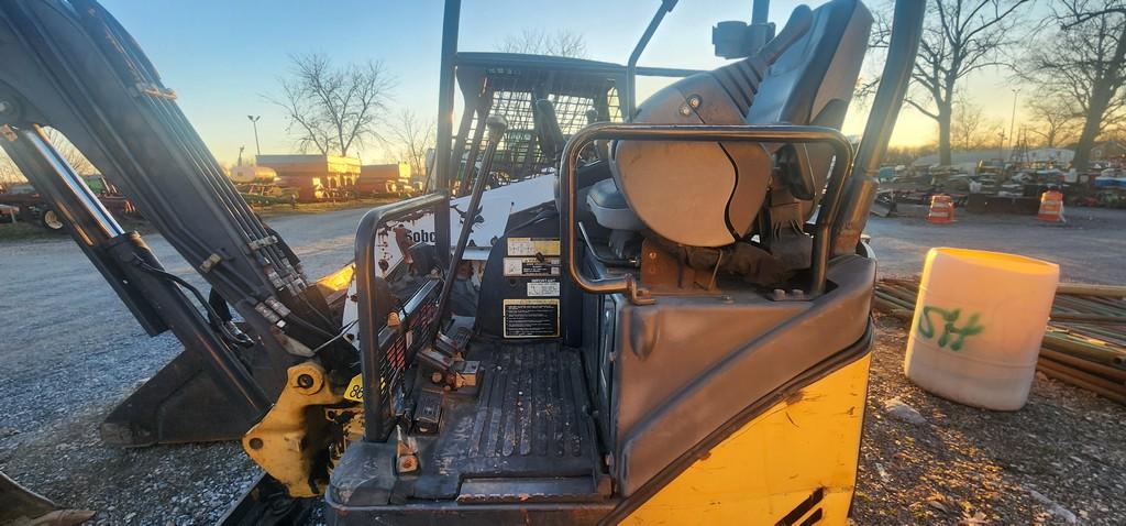 2011 John Deere 17D Mini Excavator (RIDE AND DRIVE)