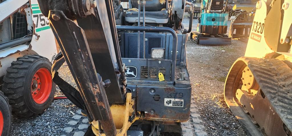 2011 John Deere 17D Mini Excavator (RIDE AND DRIVE)