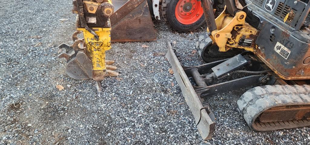 2011 John Deere 17D Mini Excavator (RIDE AND DRIVE)