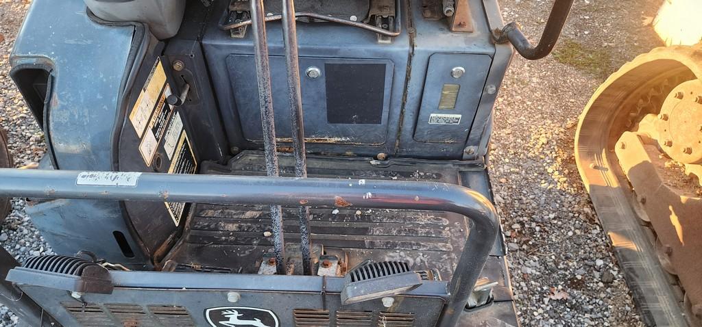 2011 John Deere 17D Mini Excavator (RIDE AND DRIVE)