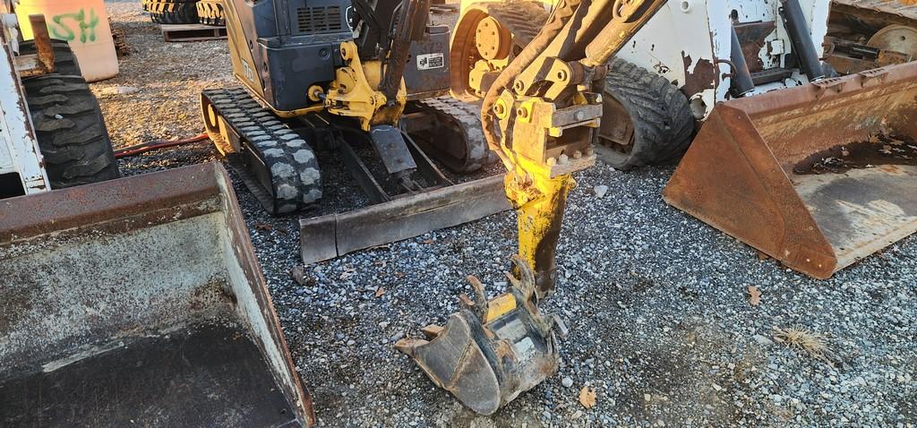 2011 John Deere 17D Mini Excavator (RIDE AND DRIVE)