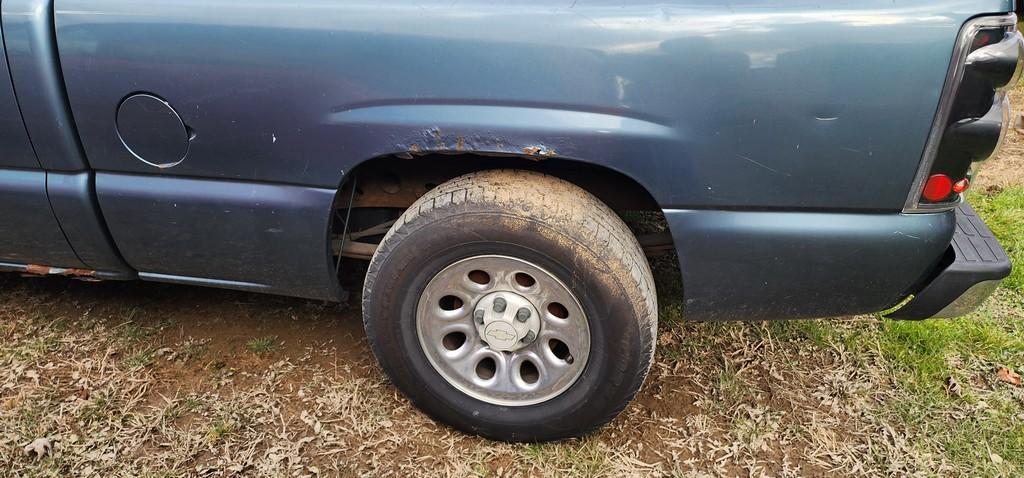 2003 Chevy 1500 Pickup (RUNS) (TITLE)