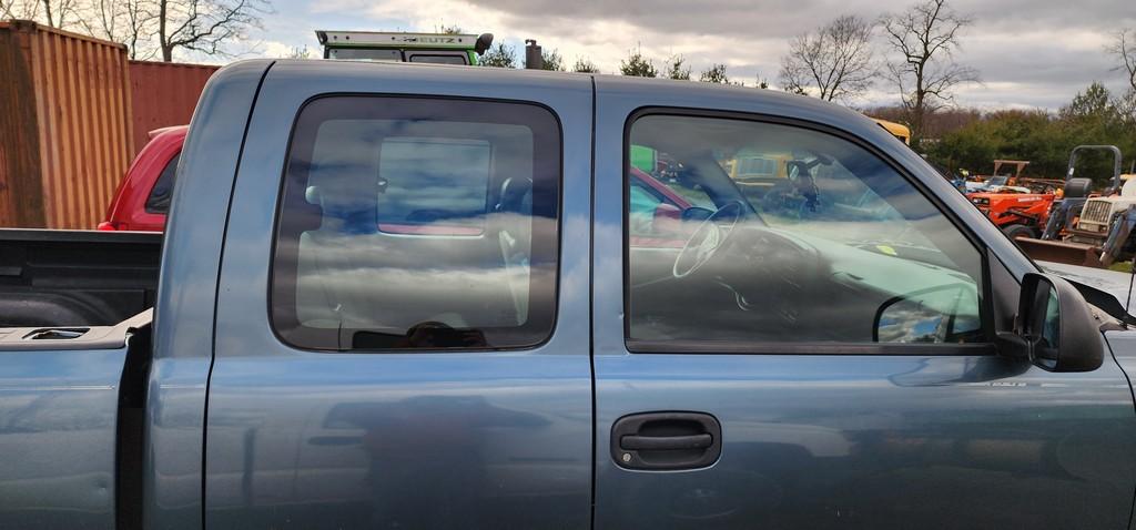 2003 Chevy 1500 Pickup (RUNS) (TITLE)