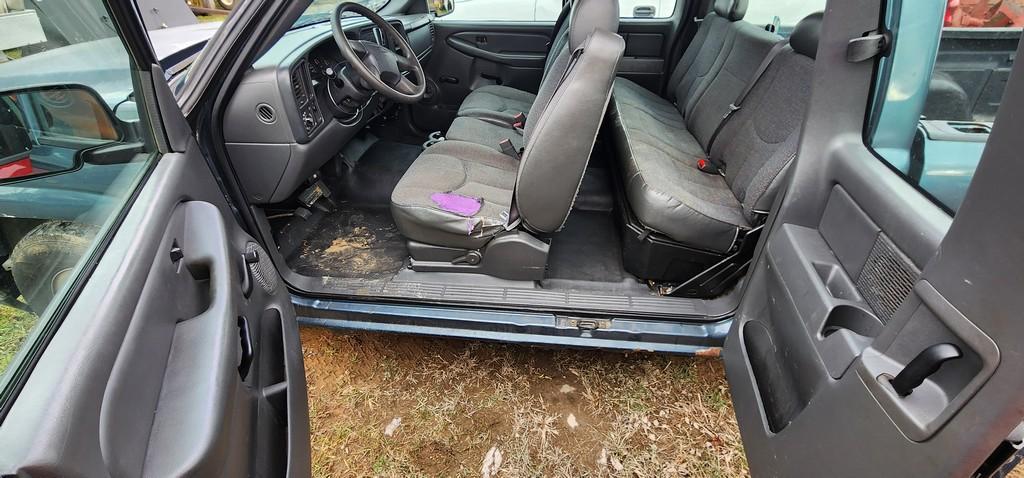 2003 Chevy 1500 Pickup (RUNS) (TITLE)