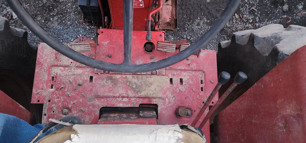International 1066 Tractor (RUNS)