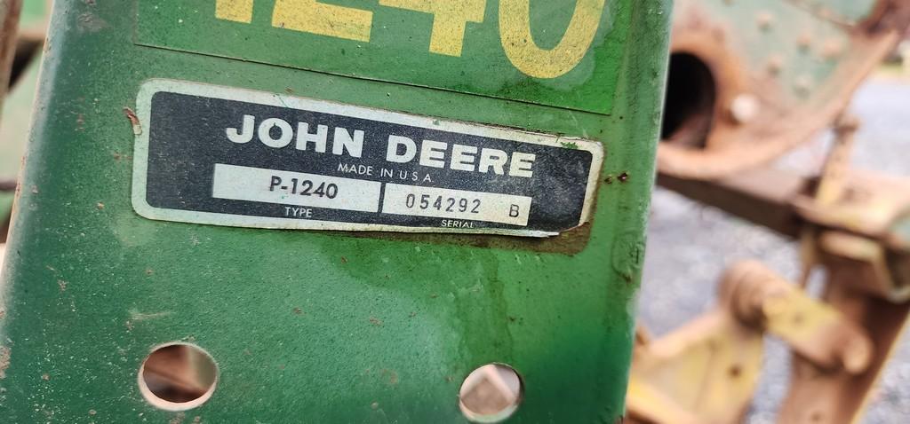 John Deere P-1240 4 row Cornplanter