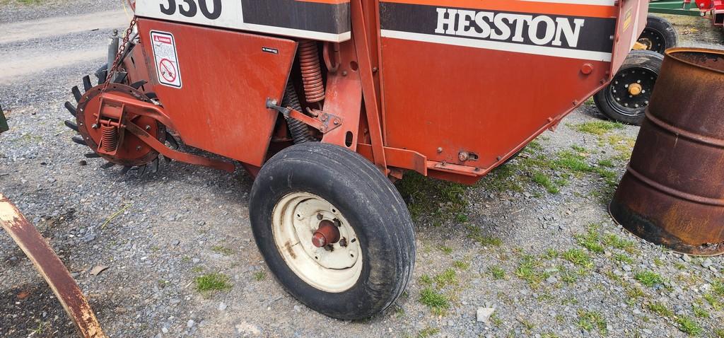 Hesston 530 Round Baler